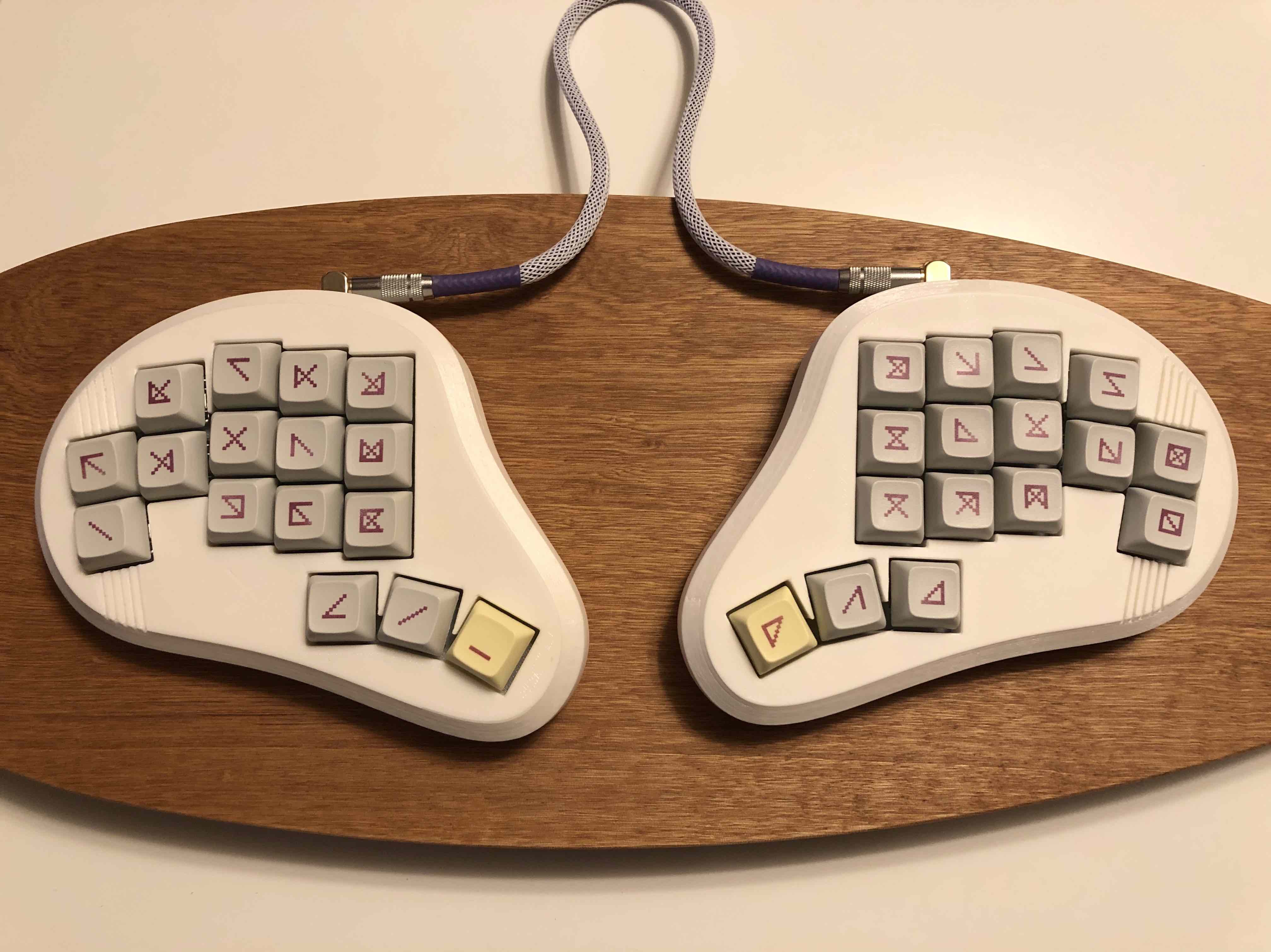 akufu32 aka  “Shinnosuke”: Original Mechanical Keyboard Case & Plate