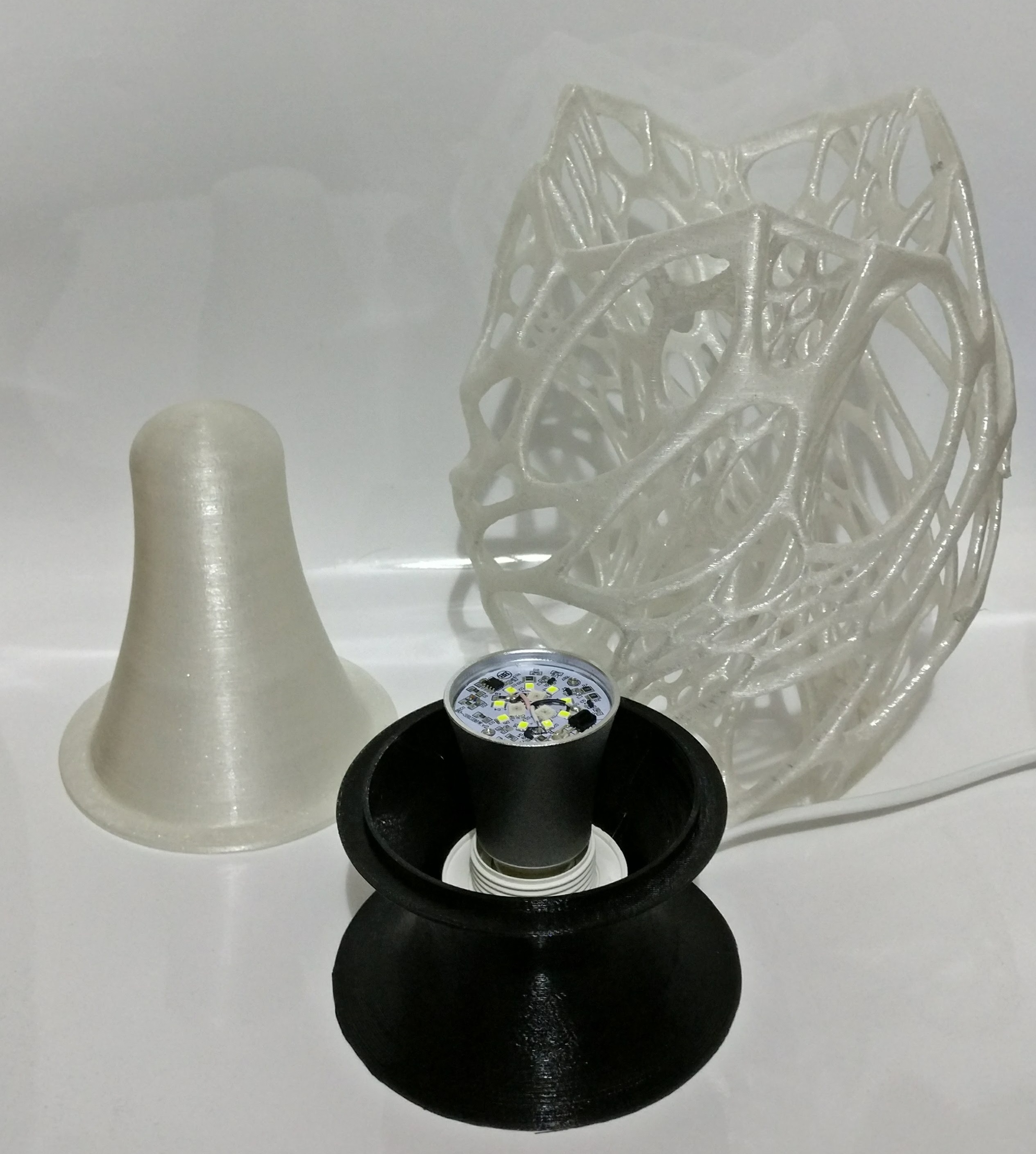 Cellular Lamp with foot, E27 RGB LED and diffuser