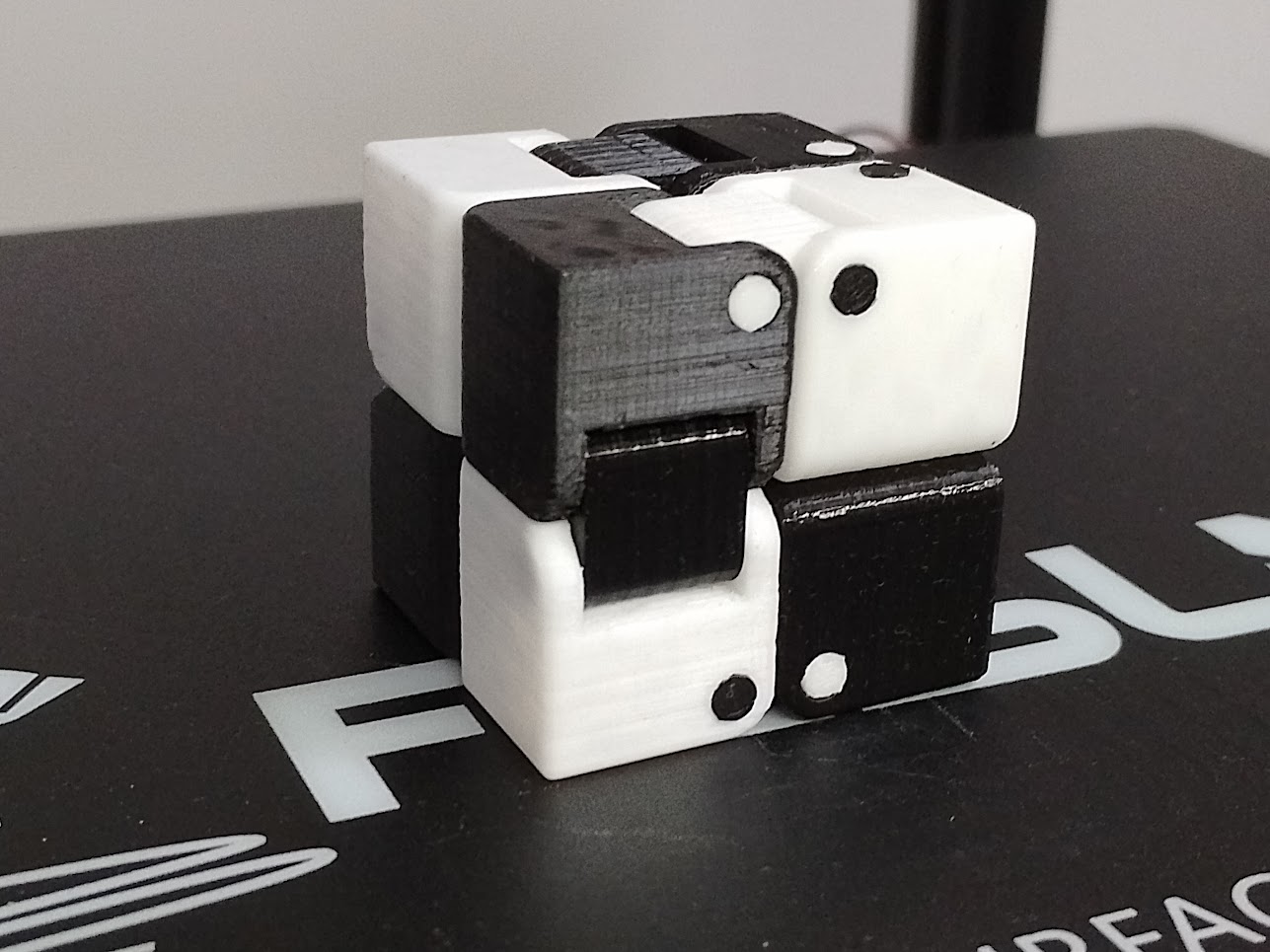 Parametric Infinity Cube Generator with Built-In Supports