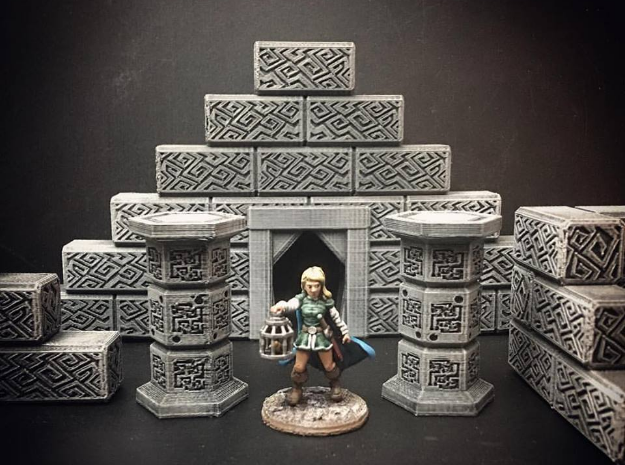 Delving Decor: Cyclopean Pillar (28mm/Heroic scale)