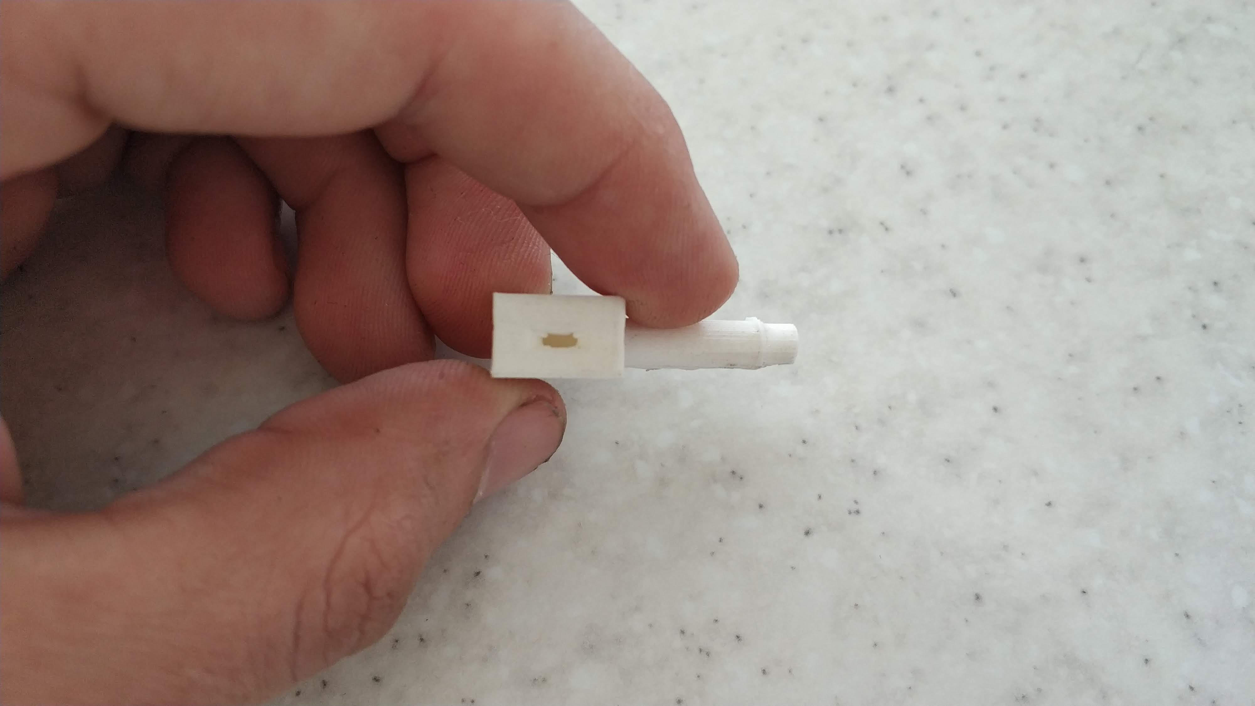 Suzuki Vitara I, windshield washer mist nozzle