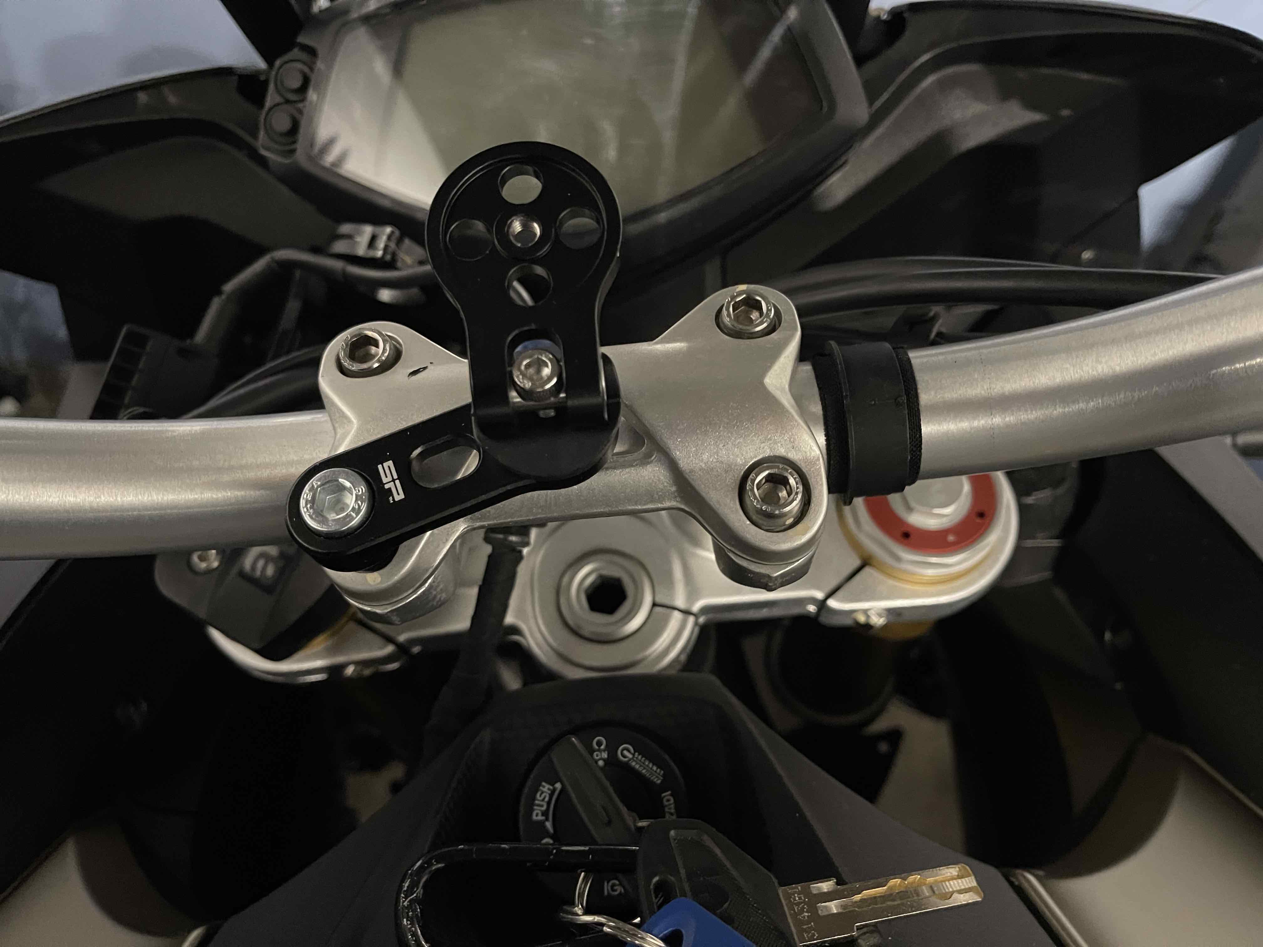 Adapter SP Connect to Garmin Zumo