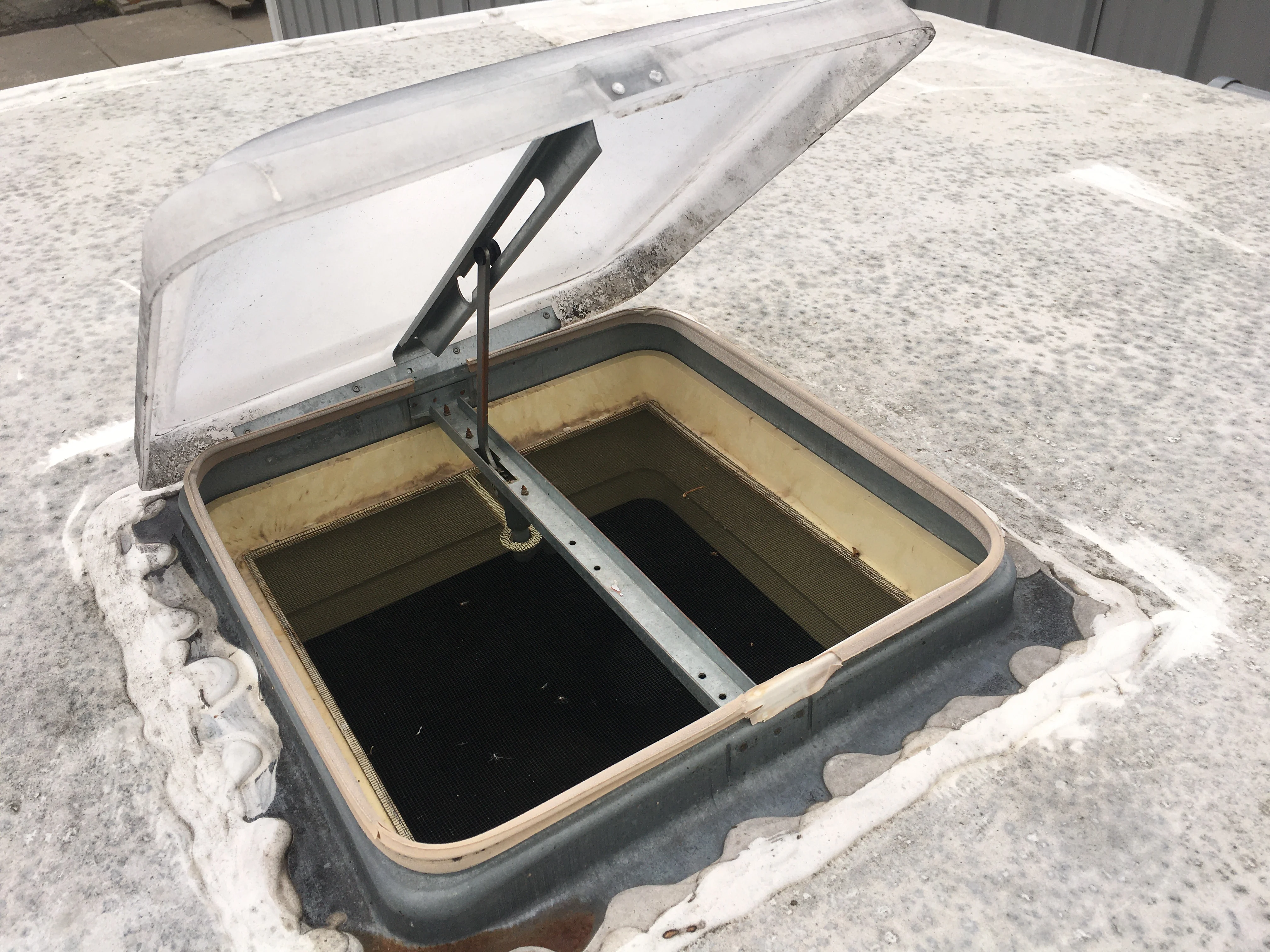 RV Camper Hatch Vent Roller Cam
