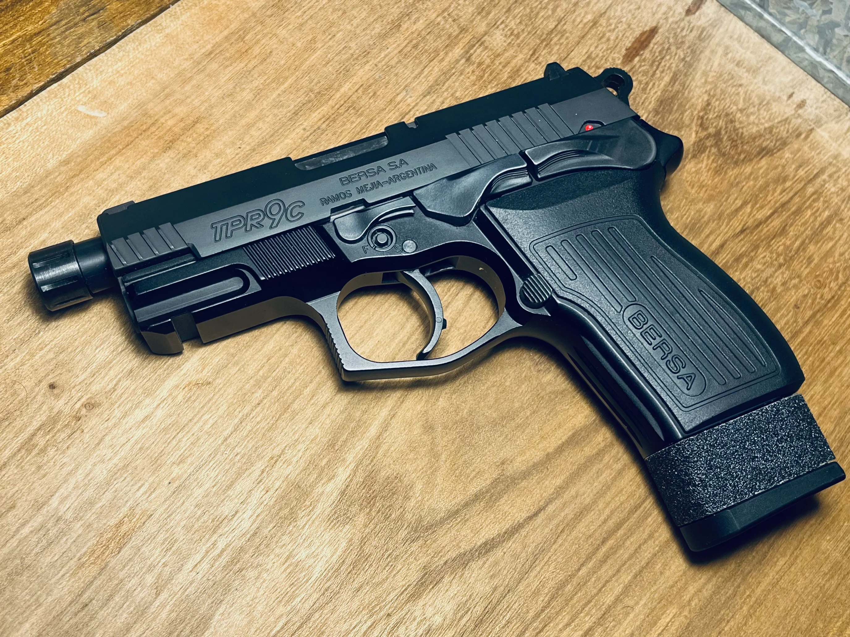 Bersa TPR9c sleeve for 17 round full size magazine / extensor de grip para bersa TPR9c