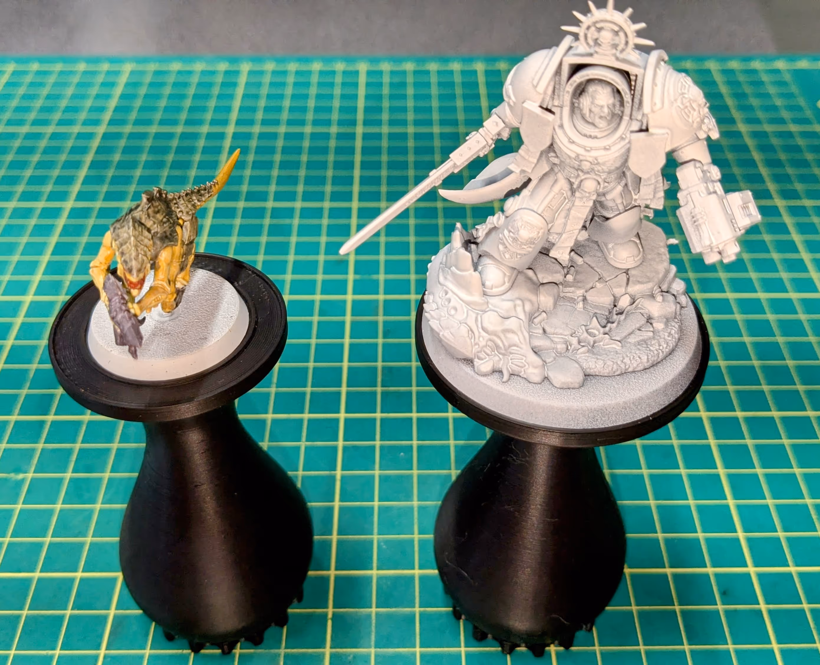 Magnetic painting handle for miniatures (Improved V2)