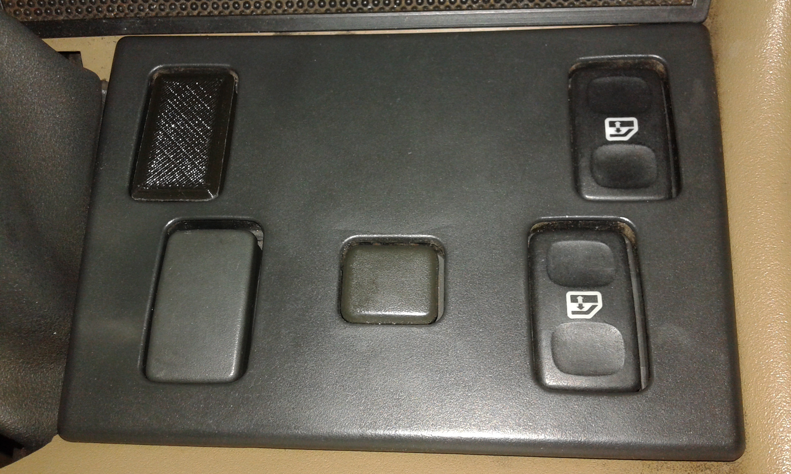 Land Rover Discovery I Cover for Window Switch 3Door Panel