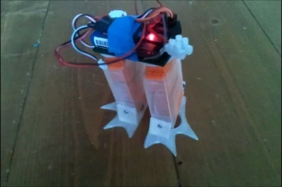 Simple 4 servo biped