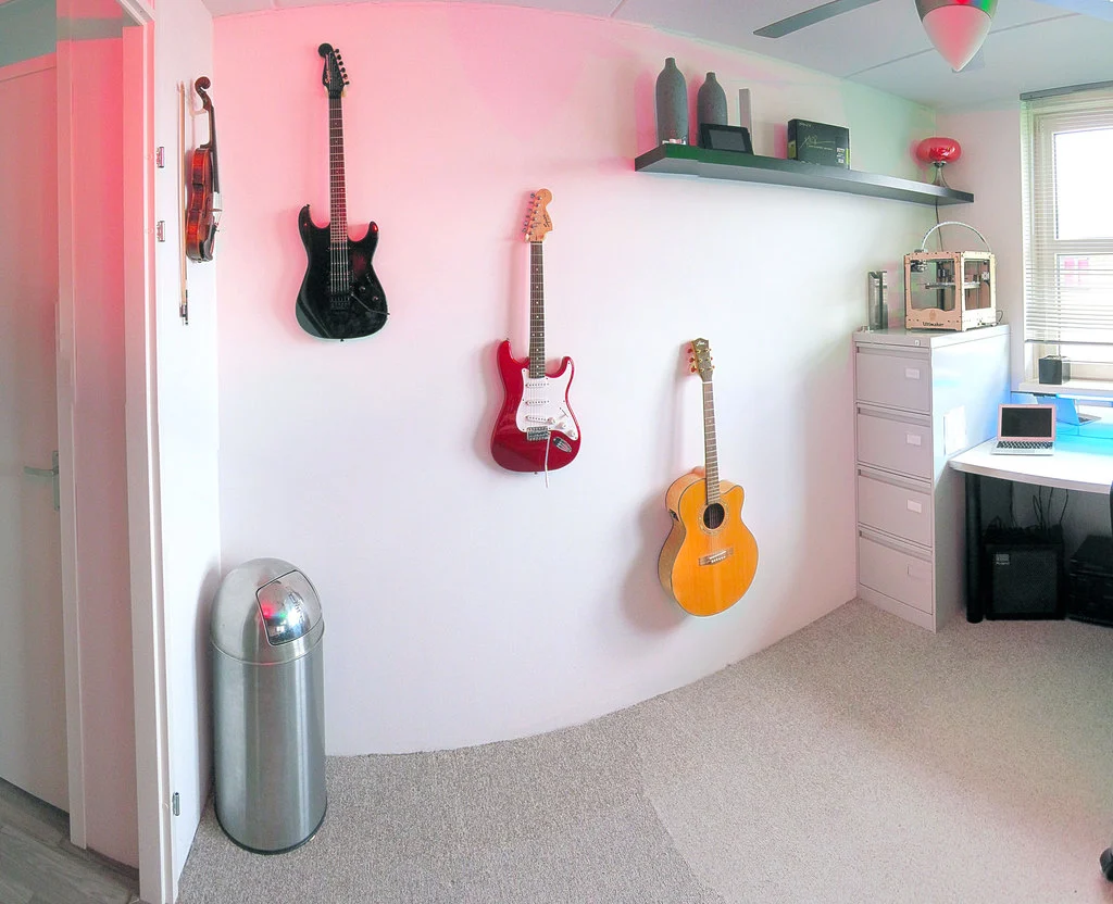Guitar wall bracket