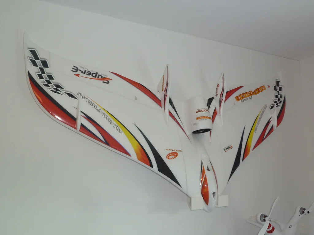 RC Flying Wing Wall Mount - Simple but Effective