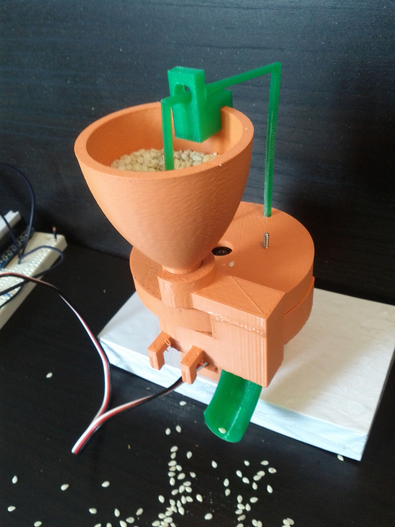 Servo-controlled Degu Feeder