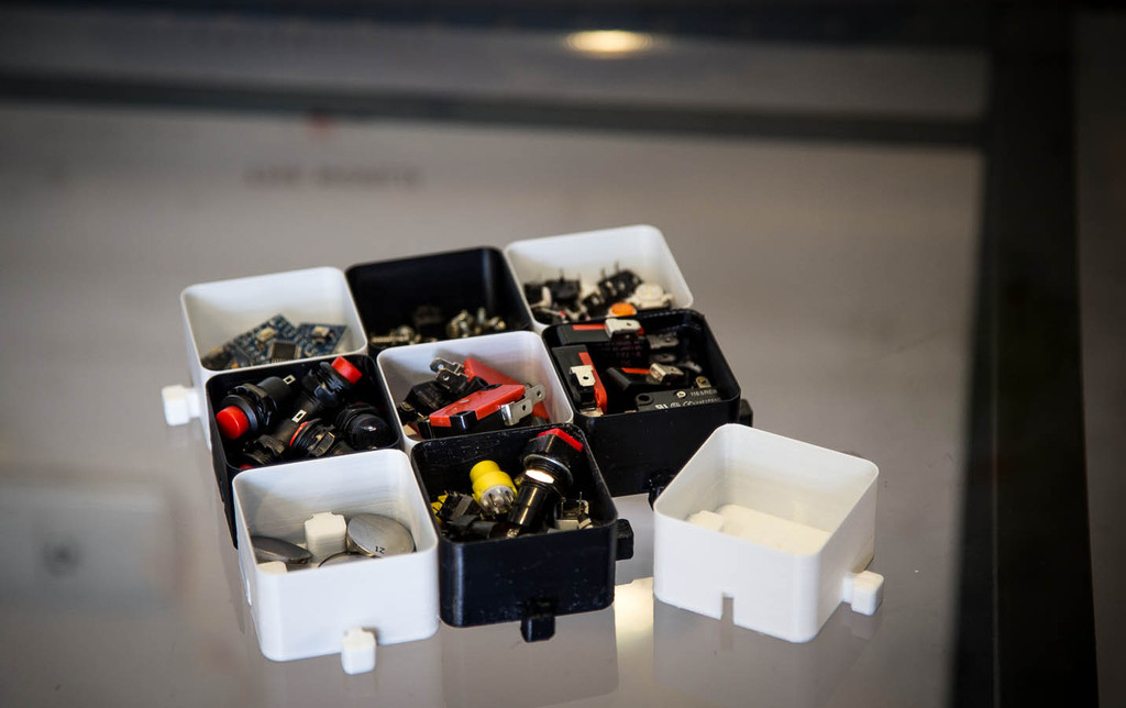 Snappy boxes