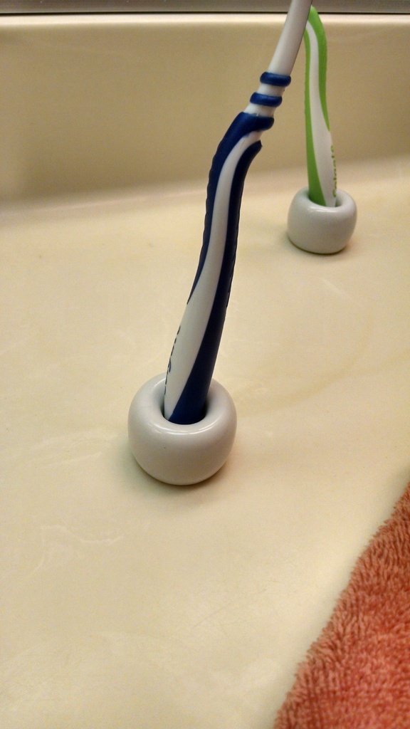 minimalistic toothbrush holder