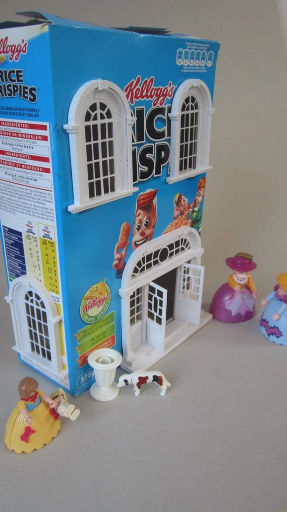 Cereal box, Baroque house