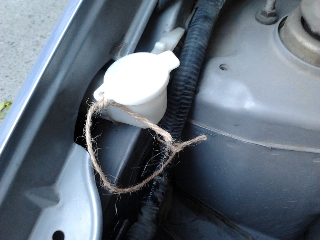 Water reservoir lid for windshield wiper fluid. Daihatsu