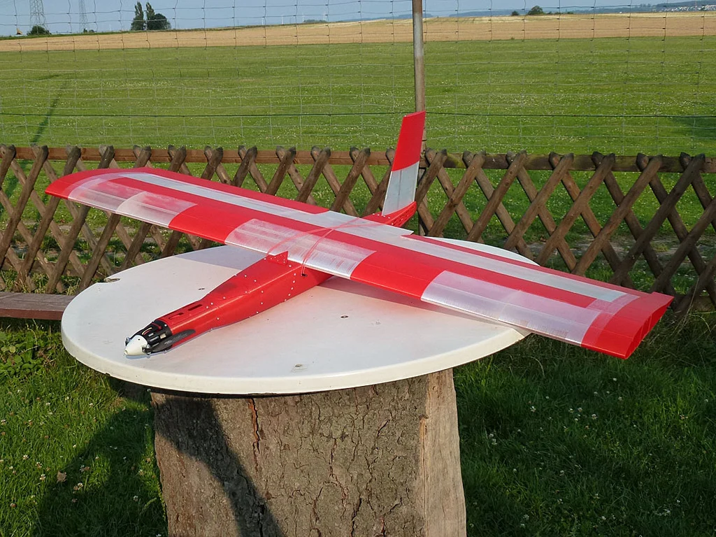 "Red Duck" First Take Off of a fully printed flying wing.
