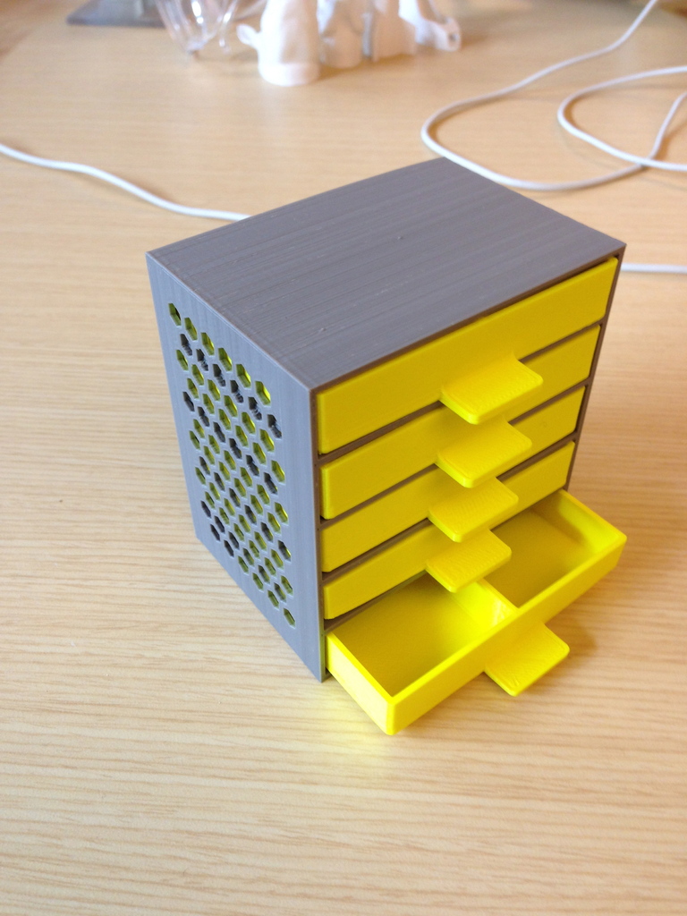 Customizable drawer box with hex pattern sides