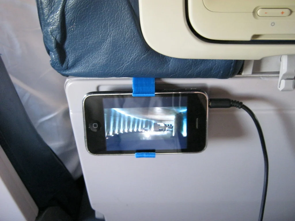 Iphone hook for airplanes