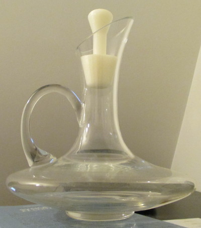Wine carafe lid