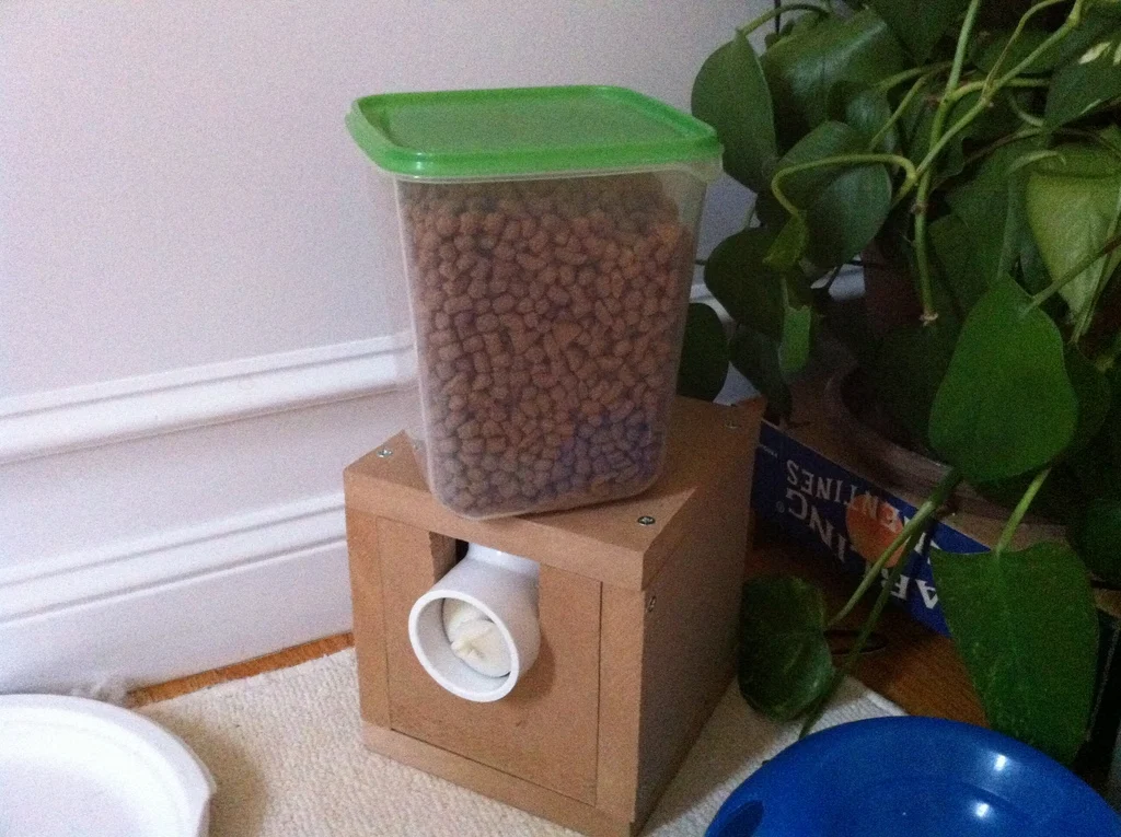 Auger-based Cat Feeder