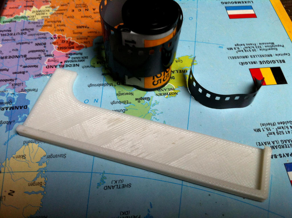 Leica III film cutting tool