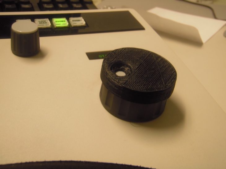 Fingertip control for electronic knobs
