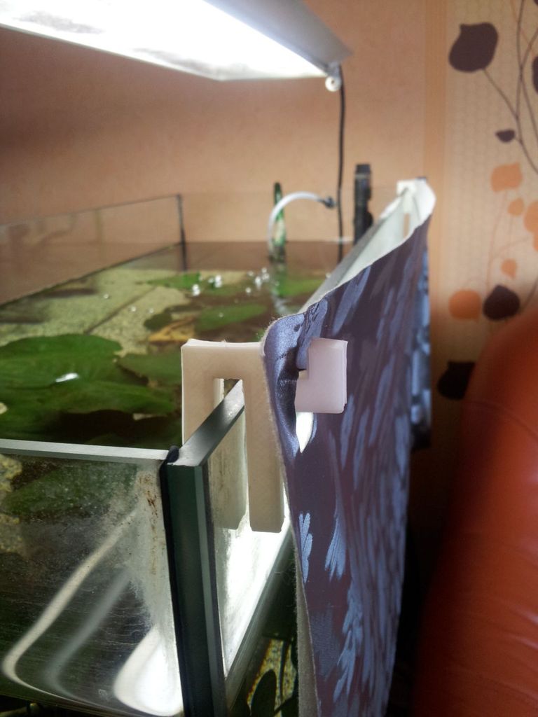 Tablecloth mount for the fishtank