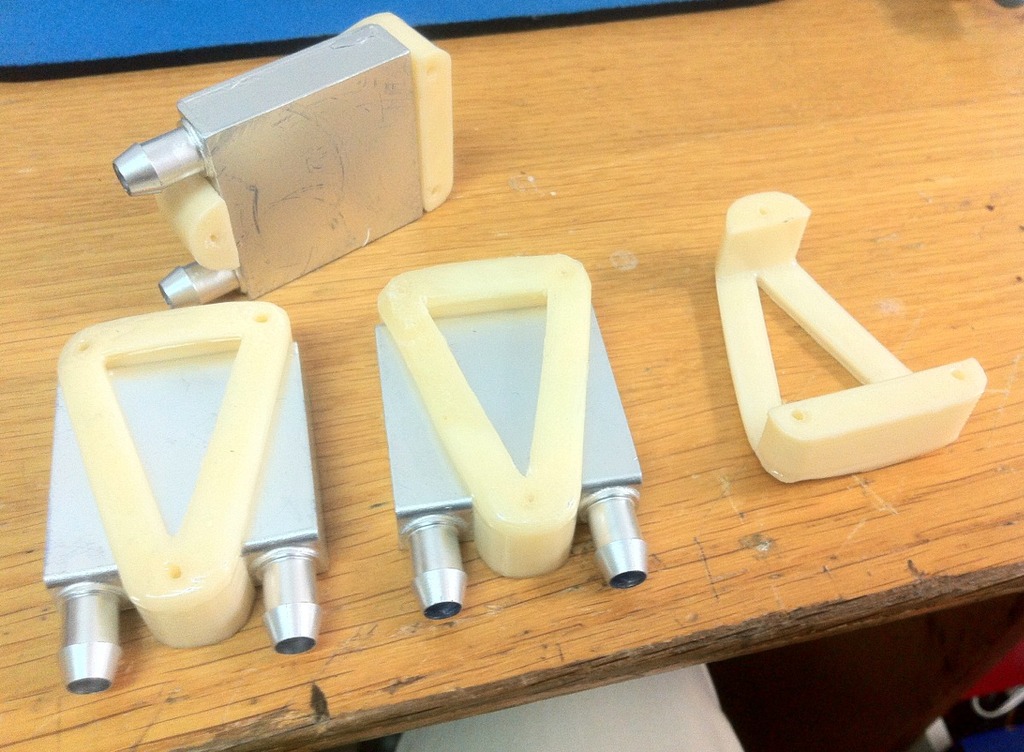 Ultimakers watercooler pads holder 1