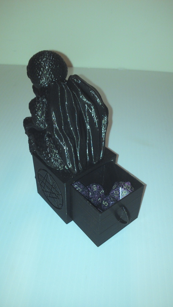 Cthulu Dice Box with Necronomicon Sigl