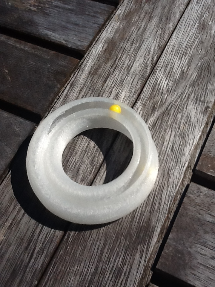 Mobius ball track