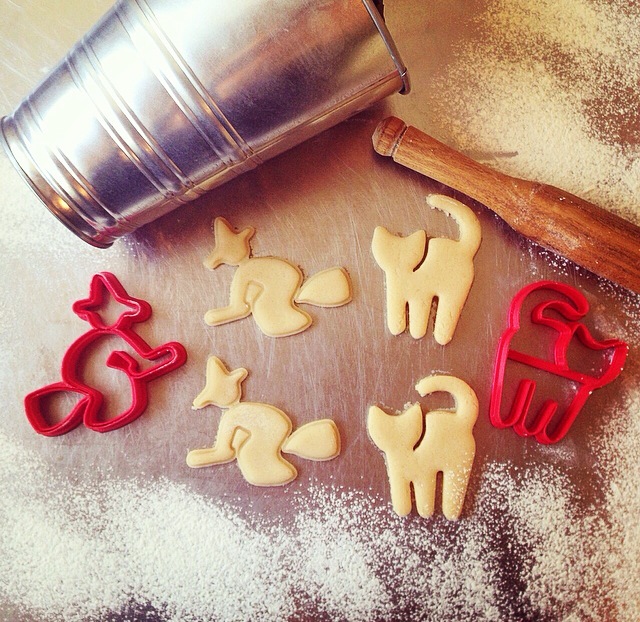Halloween Witch and Cat Cookie Cutters