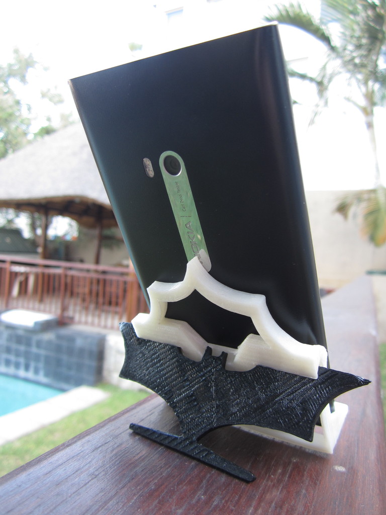 Nokia Lumia 900 Batman stand
