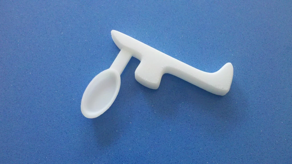 Right angle spoon