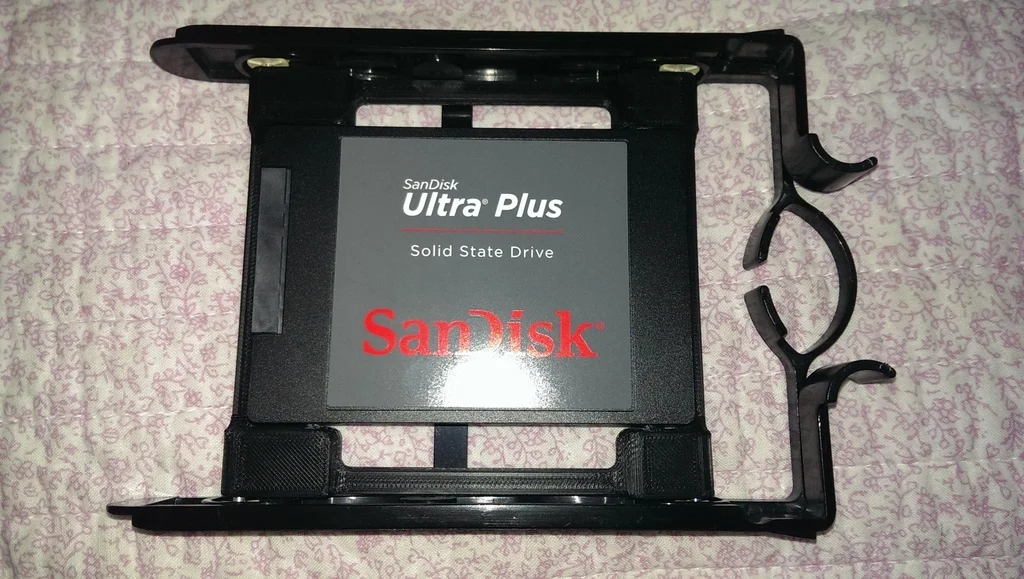 Tool Free 2.5" to 3.5" HDD/SSD Adaptor Mount ABS