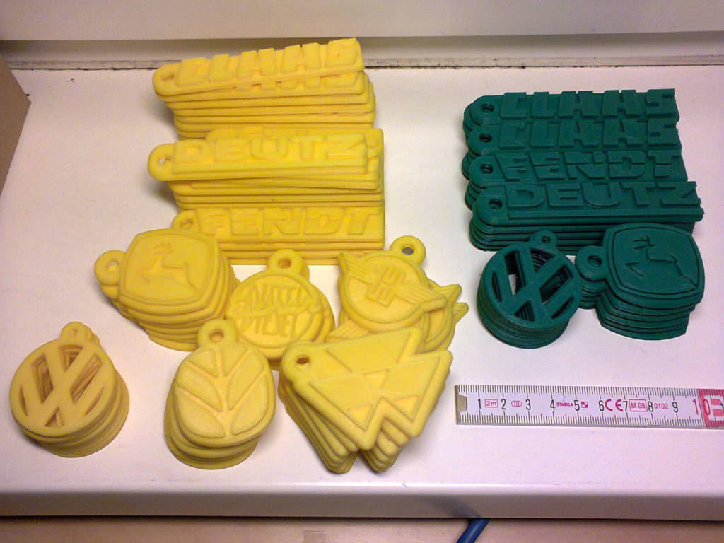Tractor logos as keychain - John Deere, Massey Fergusson, Eicher, Fendt, Claas, New Holland, Hanomag, Deutz