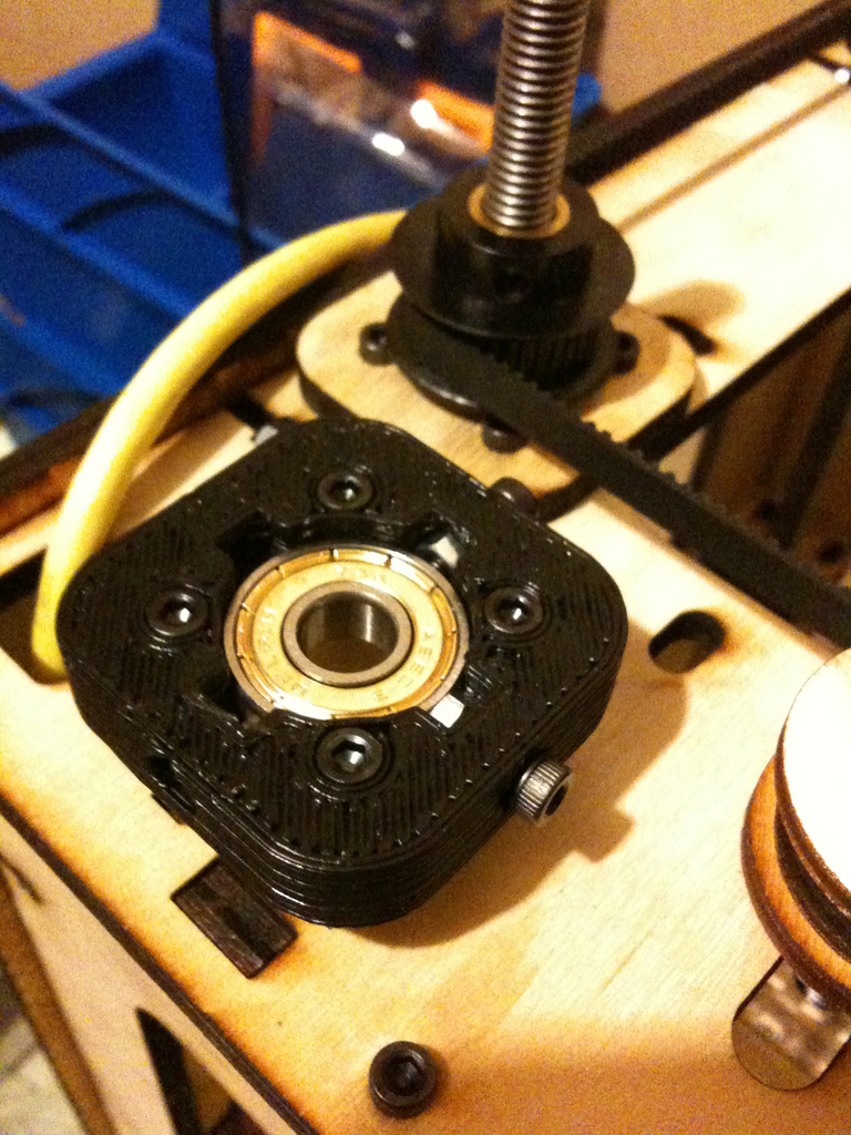 Locking Bearing Bracket for Makerbot Cupcake