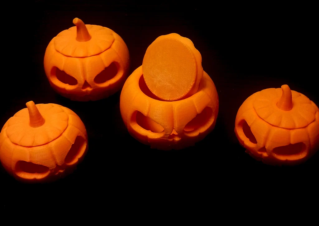 Jack-O-Lantern snap-on lid