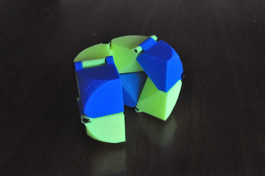 More durable folding cube with hinge pins
