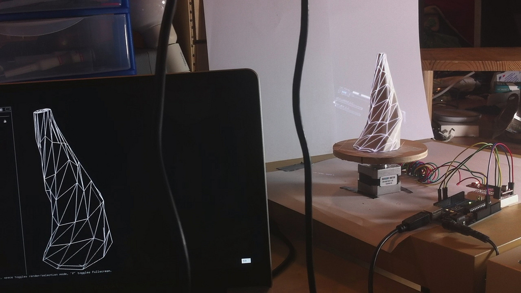 Low poly vase + projection mapping + motor