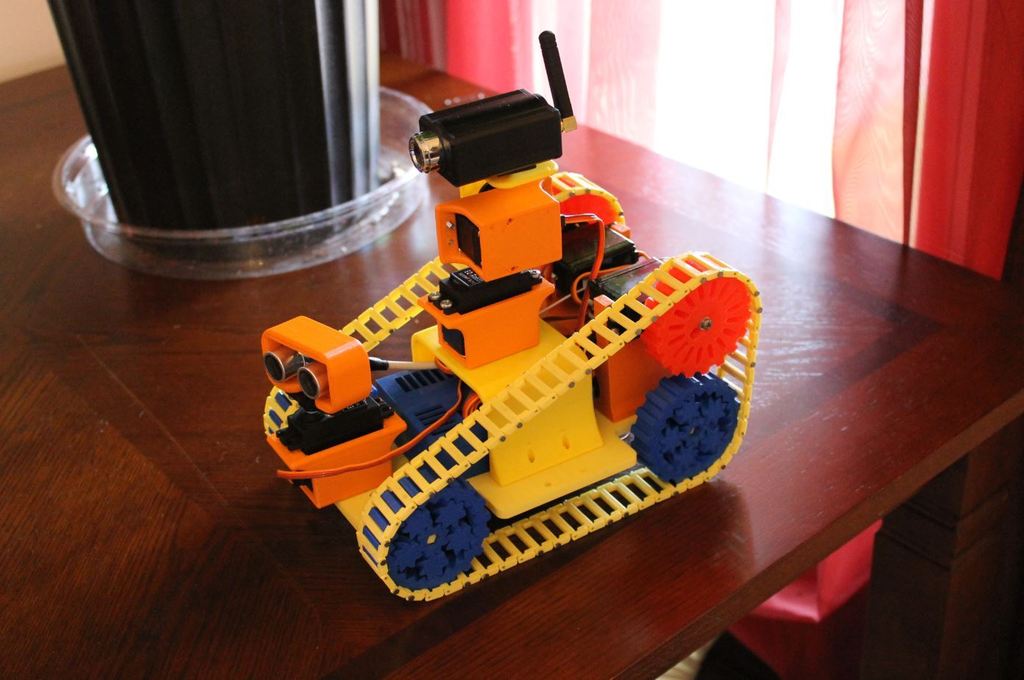 Traxbot  -  an EZ-robot build