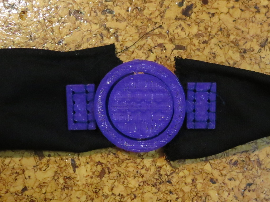 Simple cloak clasp