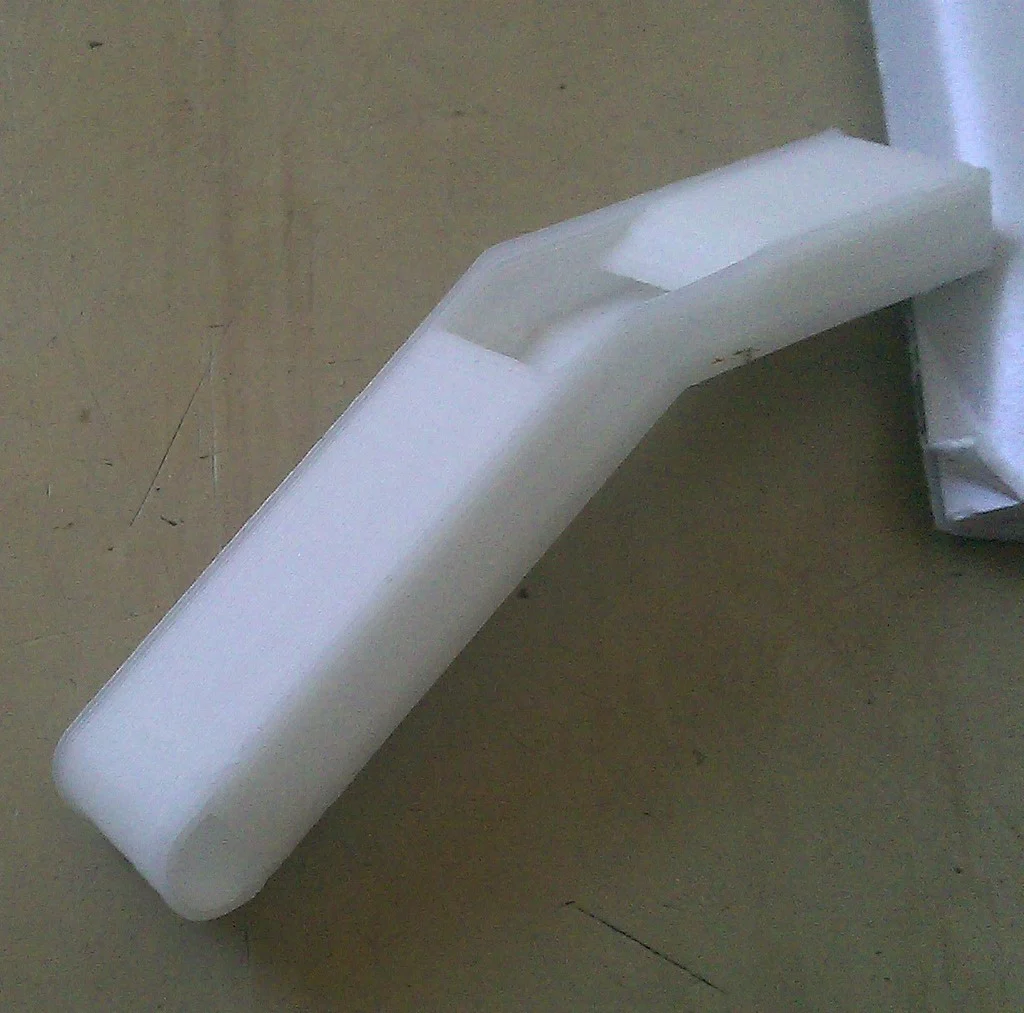 Simple one-tone Flute with Eyelet