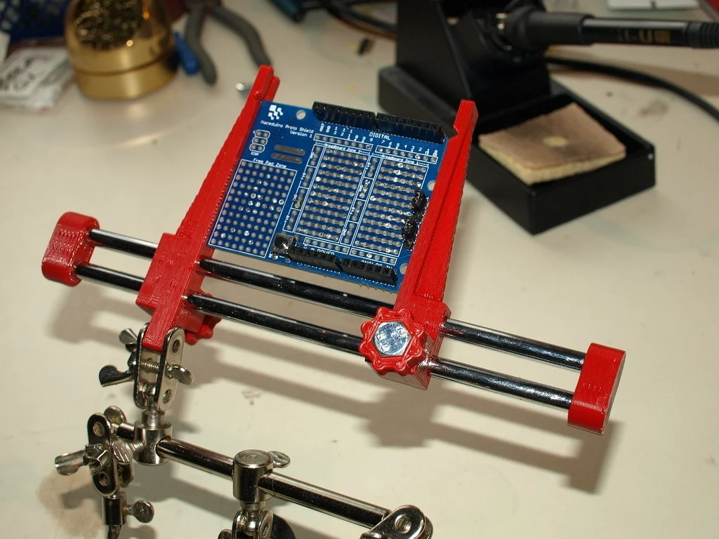 Third hand PCB vise