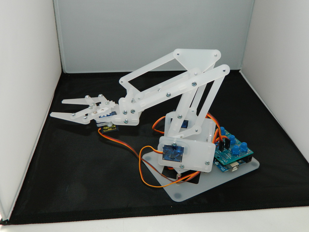 MeArm - Version 0.2 - Ultra Cheap Robot Arm