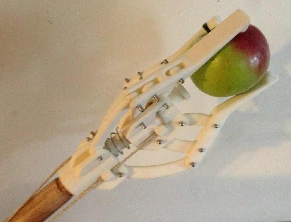 Triclaw Apple Picker