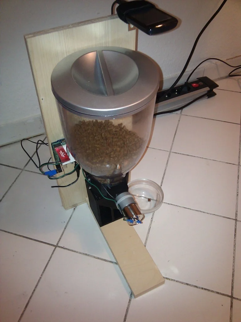 Automated Cat Feeder