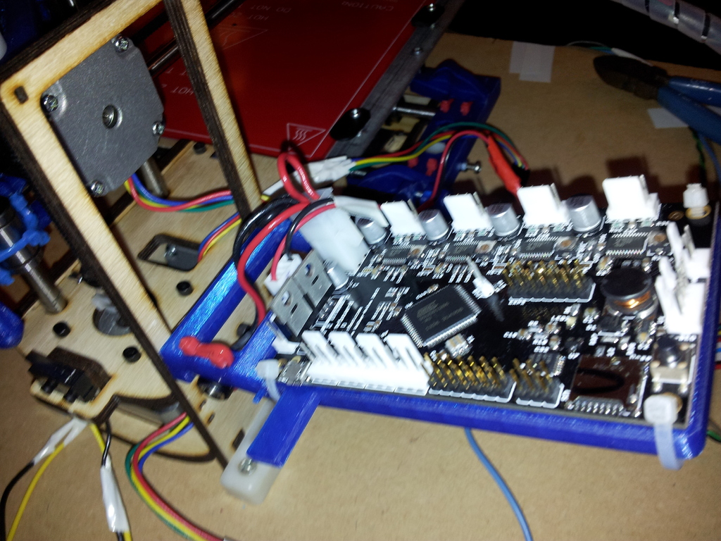 Printrbot Simple, Hinged motherboard holder, easy access.