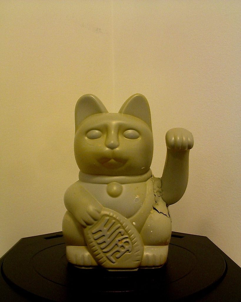 Waving Cat