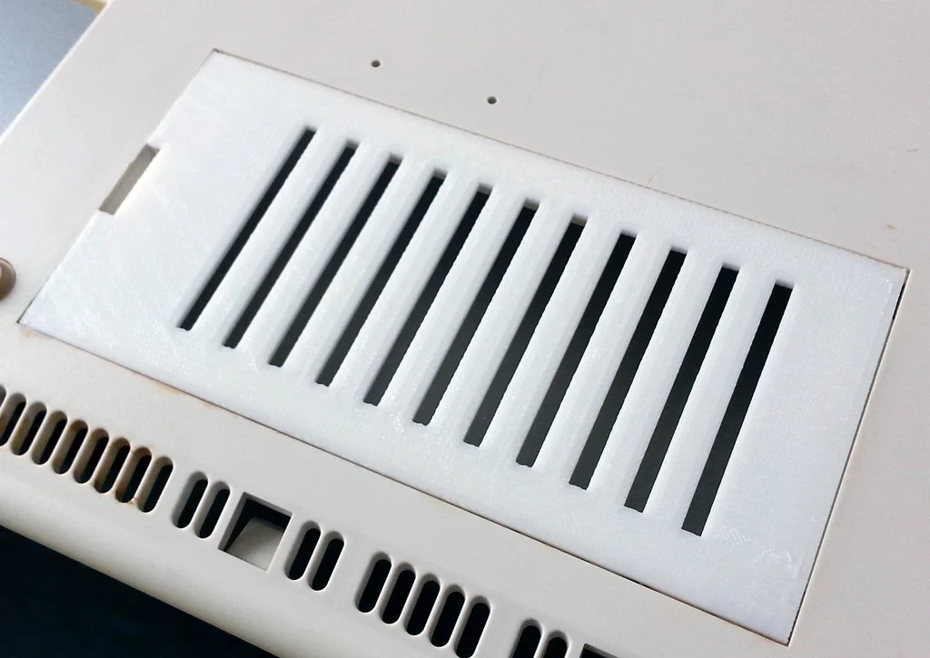 Custom trapdoor cover for the Amiga 1200