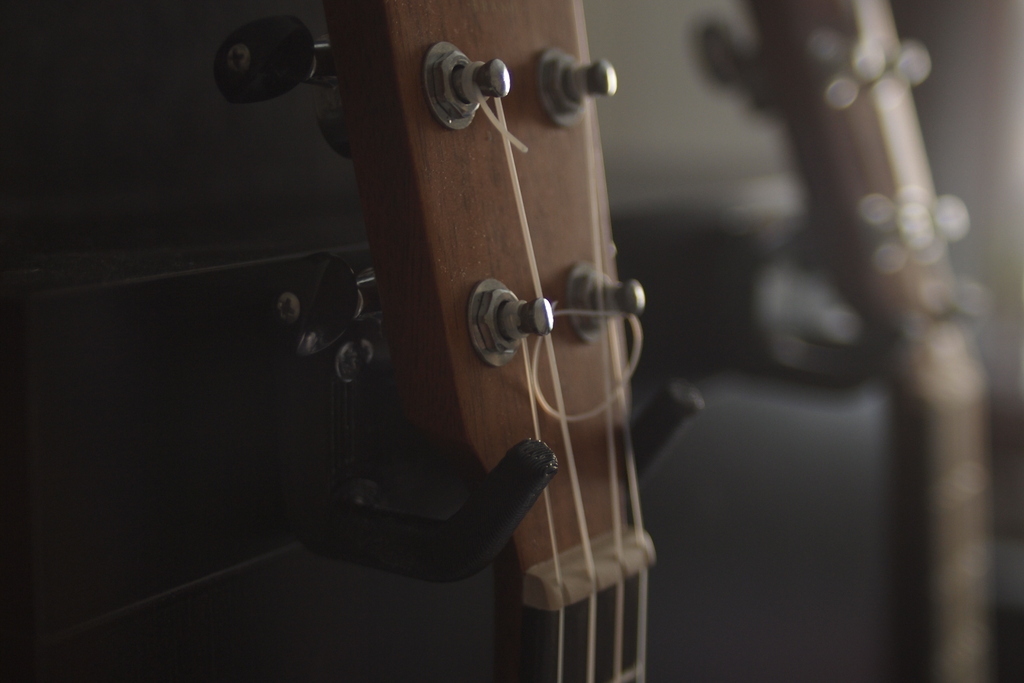 Ukulele wall mount