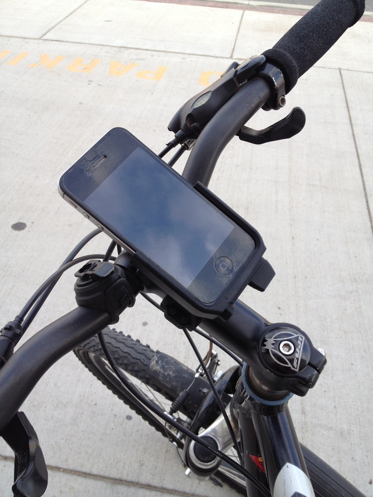 iPhone bike mount with adjustable tilt